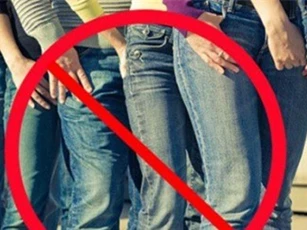 TP HCM đề xuất cấm công chức mặc quần jeans, áo thun trong giờ làm việc