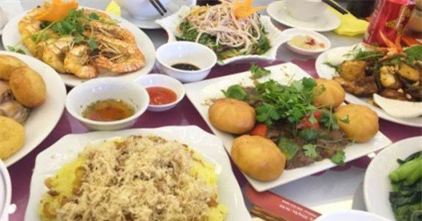 Sau khi ăn cỗ cưới, gần 100 người nhập viện nghi ngộ độc thực phẩm