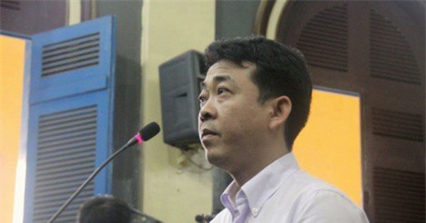 Xét xử vụ VN Pharma: Bị còng tay ngay tại tòa, Nguyễn Minh Hùng ngất xỉu