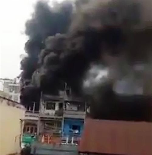 Cháy cửa hàng trong chợ phụ tùng xe máy lớn nhất Sài Gòn