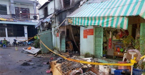 Ngôi nhà bốc cháy ngùn ngụt giữa đêm khiến 2 bà cháu tử vong