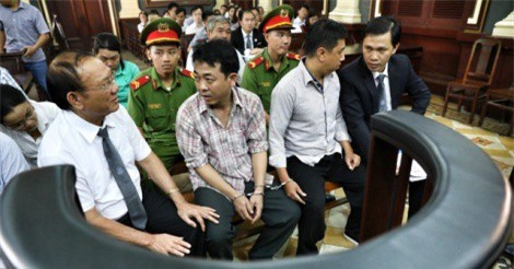 Vụ VN Pharma: Thứ trưởng Bộ Y tế vắng mặt, VKS đề nghị tòa nhắc nhở