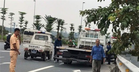 Xe cứu hộ mất lái lao lên vỉa hè, 2 người đi bộ chết thảm