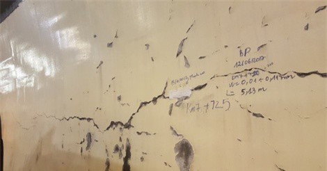 Bộ GTVT kiểm tra các vết nứt trong hầm Hải Vân