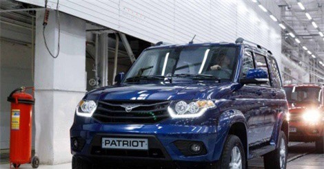 Ôtô Nga nhập khẩu về Việt Nam giá 2,35 tỷ đồng/chiếc