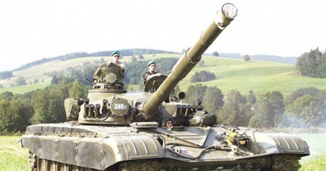 Deir Ezzur: Quân đội Syria đánh IS bằng xe tăng Nga tối tân