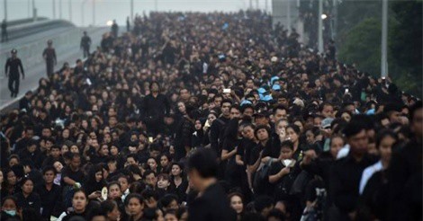 Hàng ngàn người Thái Lan tới Bangkok tiễn biệt Quốc vương quá cố 