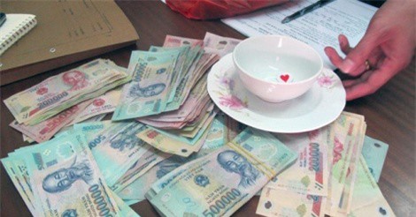 Bắt quả tang 11 con bạc tại nhà công an viên