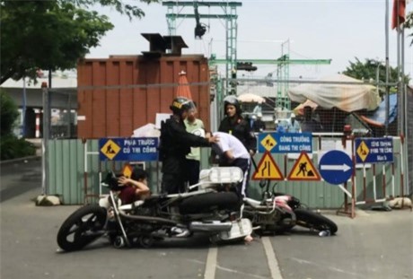 Lộ danh tính cảnh sát cơ động hành hung nam sinh giữa đường