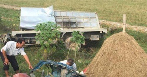 Ôtô khách tông trực diện khiến tài xế xe tải chết thảm