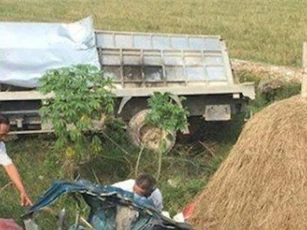 Ôtô khách tông trực diện khiến tài xế xe tải chết thảm