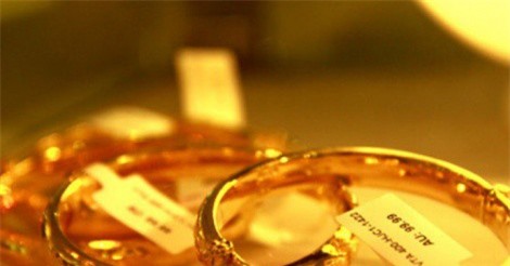 Giá vàng lao dốc "không phanh"