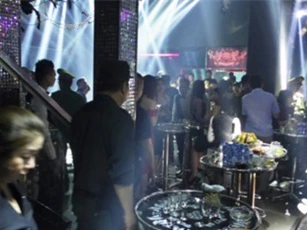 Đột kích hàng loạt quán bar ở Sài Gòn, gần 50 dân chơi "phê" ma túy