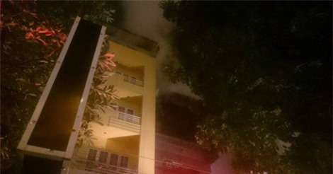 Hà Nội: Cháy lớn tại quán karaoke 4 tầng trên đường Xuân La