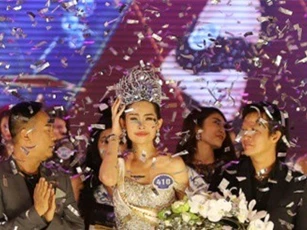 Lê Âu Ngân Anh đăng quang Hoa hậu Đại Dương 2017