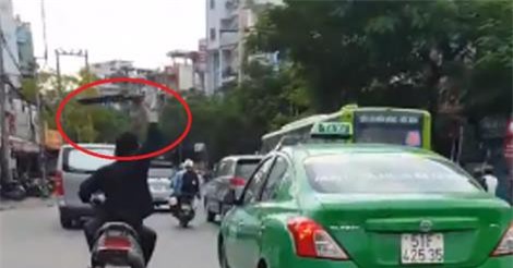 Vụ dùng mã tấu chém rụng kính ô tô: Hé lộ nguyên nhân