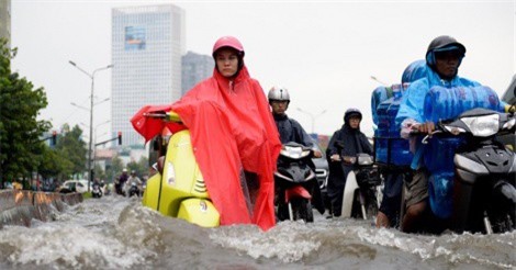 Cảnh báo nguy cơ lũ lớn ở miền Trung, ngập lụt ở miền Nam