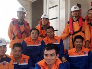 Nghệ An: Chìm tàu hàng, 12 thuyền viên rơi xuống biển