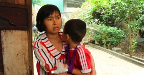 Cô giáo bị phụ huynh tố đánh gãy ngón tay bé 5 tuổi