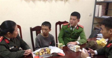 Bé trai lạc đường đạp xe 250km từ Thanh Hóa vào Nghệ An