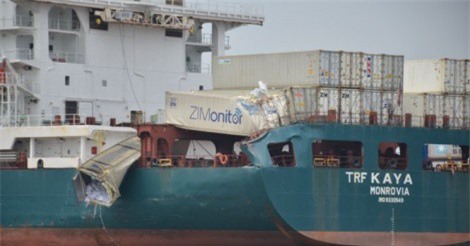 Hai tàu container va chạm, nhiều hàng hóa rơi xuống sông Đồng Nai
