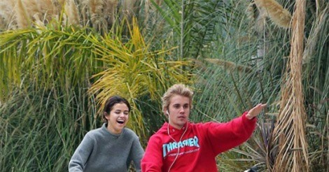 Chia tay The Weeknd, Selena Gomez quay lại với tình cũ Justin Bieber?