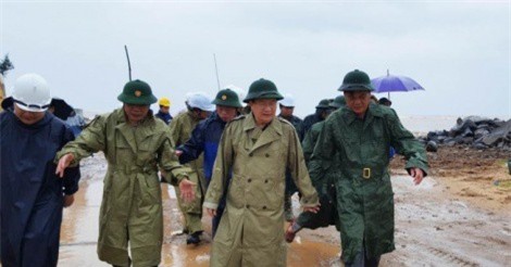 Phó Thủ tướng Trịnh Đình Dũng trực tiếp chỉ đạo ứng phó bão số 12