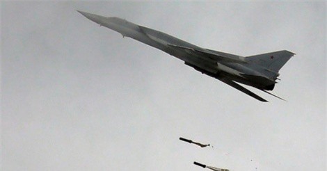 Máy bay và tàu ngầm Nga giáng đòn tấn công IS ở Syria