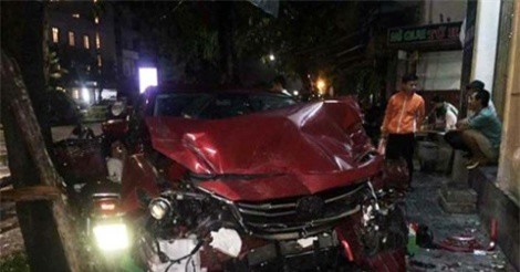 Container bốc cháy ngùn ngụt, 2 người thoát chết trong gang tấc