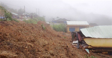 7 người dân bị vùi lấp sau vụ sạt lở núi kinh hoàng ở Quảng Nam 