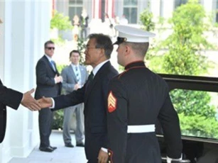 Hàn Quốc trừng phạt Triều Tiên ngay trước khi ông Trump tới thăm