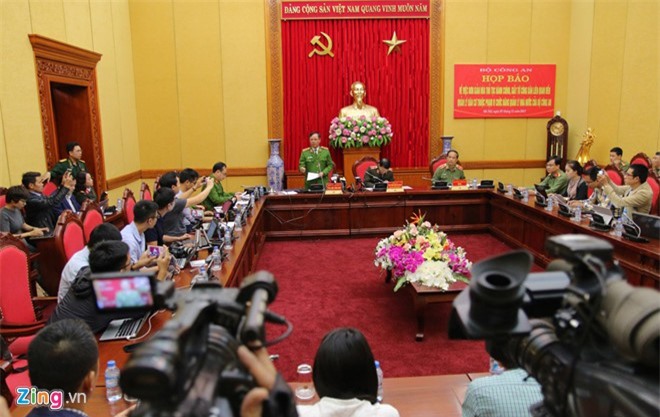 Thông tin xóa bỏ Sổ hộ khẩu, CMND là không chính xác