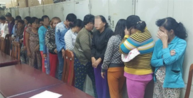 Bắt quả tang 9 phụ nữ đánh bạc ăn tiền