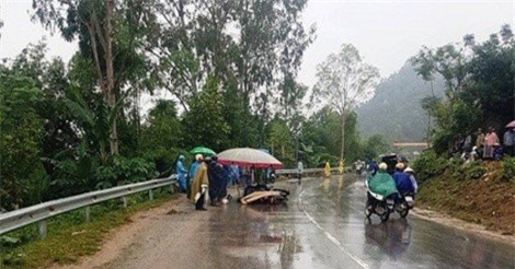 Hai xe máy đối đầu, 3 người tử vong