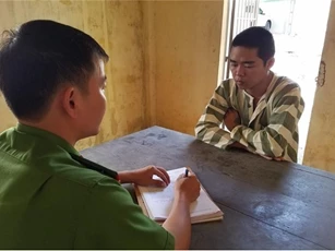 Khởi tố nghi can dâm ô con riêng của vợ