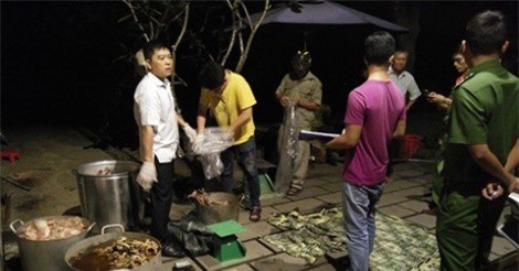 Nổ súng chỉ thiên, bắt gọn 12 đối tượng tổ chức nấu cao hổ