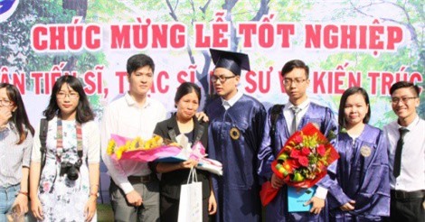 Trao bằng kiến trúc sư danh dự cho nữ sinh viên qua đời vì ung thư