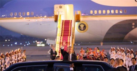 Tổng thống Mỹ Donald Trump đến Hà Nội thăm chính thức Việt Nam