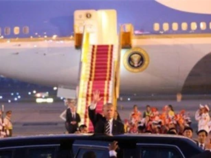 Tổng thống Mỹ Donald Trump đến Hà Nội thăm chính thức Việt Nam