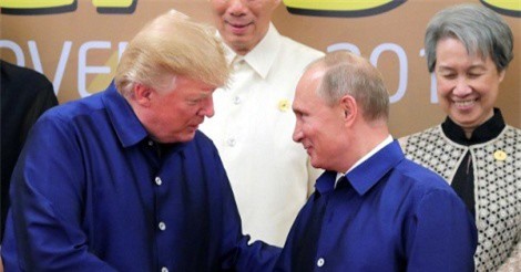 Tổng thống Trump và Putin thân thiện tại APEC