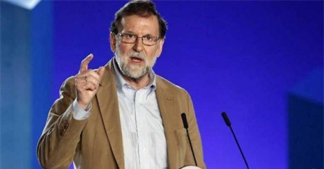 Thủ tướng Tây Ban Nha tới Catalonia níu kéo doanh nghiệp
