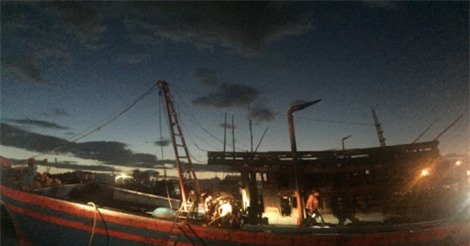 Đà Nẵng: Tàu cá bất ngờ bốc cháy ở cabin