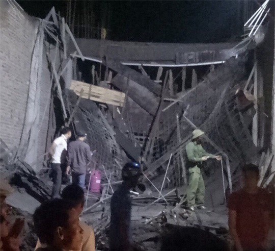 Sập trần nhà đang xây, 1 thợ phụ hồ chết thảm