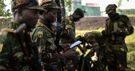 Quân đội Zimbabwe bắt giữ Bộ trưởng Tài chính