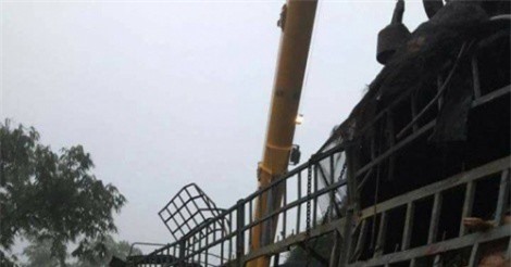 Thông tin xe tải chở lợn bị lật, dân thi nhau "hôi của" là sai sự thật