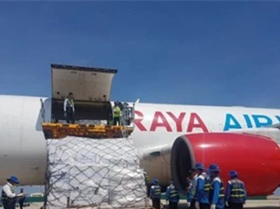 40 tấn hàng viện trợ từ Cộng đồng ASEAN đã đến Việt Nam