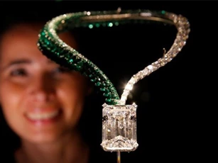 Viên kim cương "đặc biệt" nhất thế giới được bán với giá 34 triệu USD