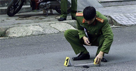 Thanh niên bị nhóm người lạ mặt đâm gục trước bệnh viện