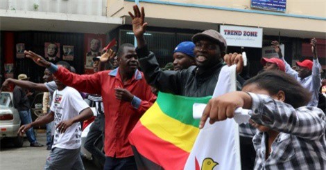 Zimbabwe: Người biểu tình tiến về phía dinh thự Tổng thống Mugabe