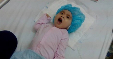 Bé gái 16 tháng tuổi bị nhiễm trùng huyết do côn trùng đốt đã có chuyển biến tốt